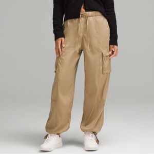 Lululemon Lightweight Adjustable MR Cargo Pant